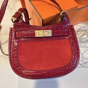Elegant Red Croc-Embossed Women's Bag